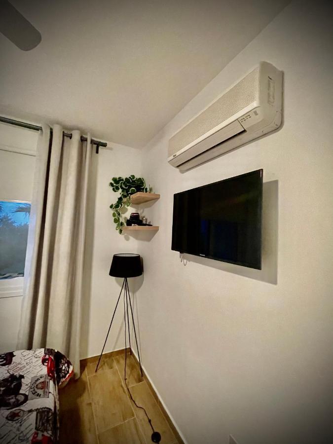 Coral Bay Modern Renovated Apartment By The Sea Paphos Exterior foto